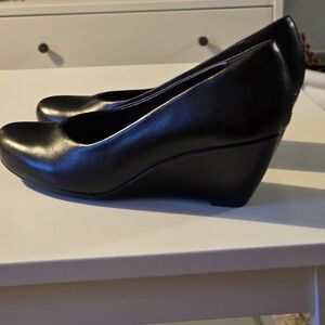 Clarks Black Wedge Leather Pump Size 8.5